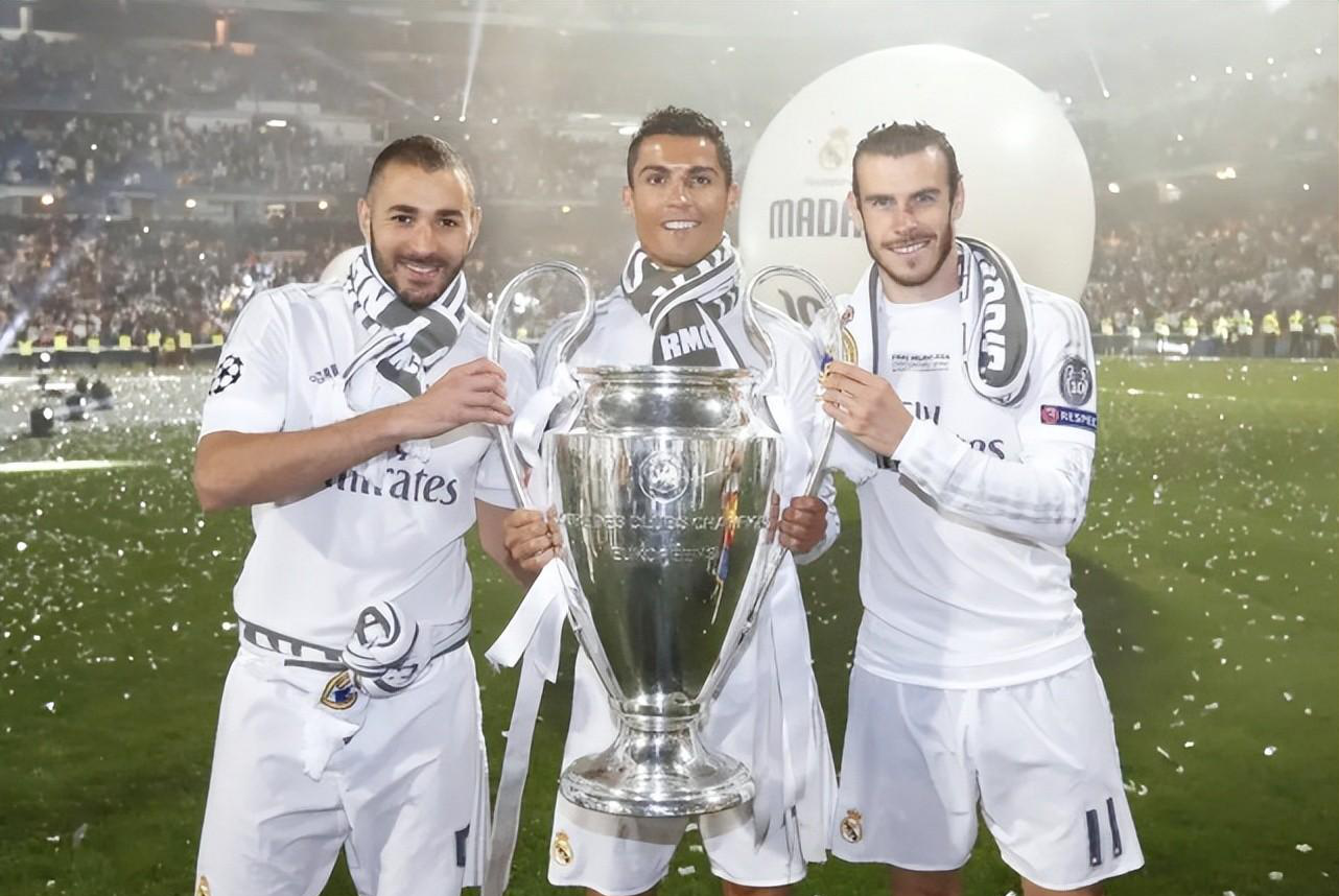 那不勒斯战平多特蒙德，内马尔乌龙送礼英超