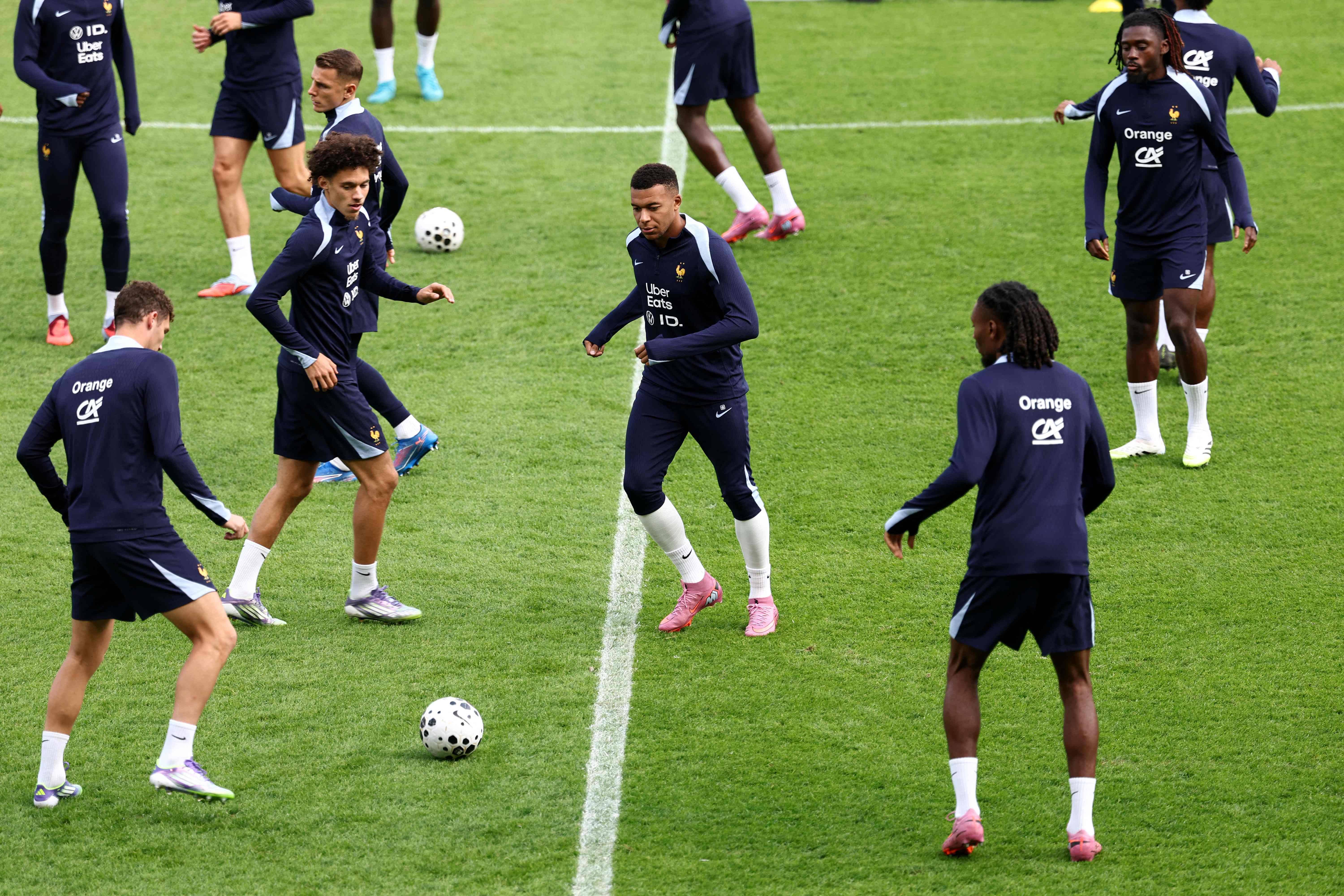 法国队豪取连胜，冲击世界杯资格赛